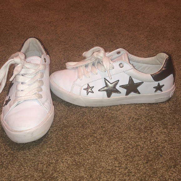 white star tennis shoes